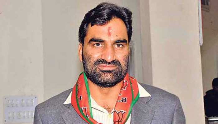 राजस्थान उपचुनाव में बीजेपी से अलग लड़ेगी हनुमान बेनीवाल की RLTP राजस्थान उपचुनाव में बीजेपी से अलग लड़ेगी हनुमान बेनीवाल की RLTP