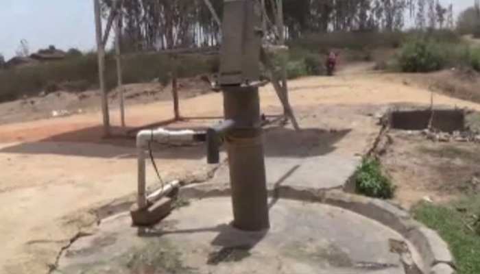 बांका: पानी की भीषण समस्या का सामना कर रहे ग्रामीण, गंदे पानी का कर रहे इस्तेमाल बांका: पानी की भीषण समस्या का सामना कर रहे ग्रामीण, गंदे पानी का कर रहे इस्तेमाल