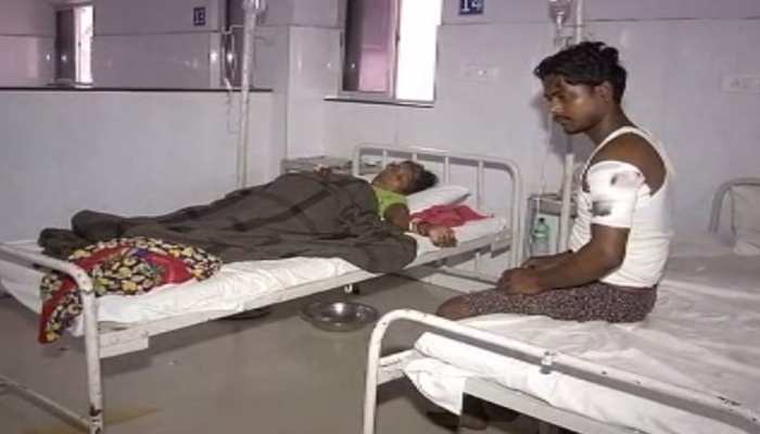 झारखंडः राजधानी रांची में पानी को लेकर हुई चाकूबाजी, आरोपी समेत पांच घायल झारखंडः राजधानी रांची में पानी को लेकर हुई चाकूबाजी, आरोपी समेत पांच घायल