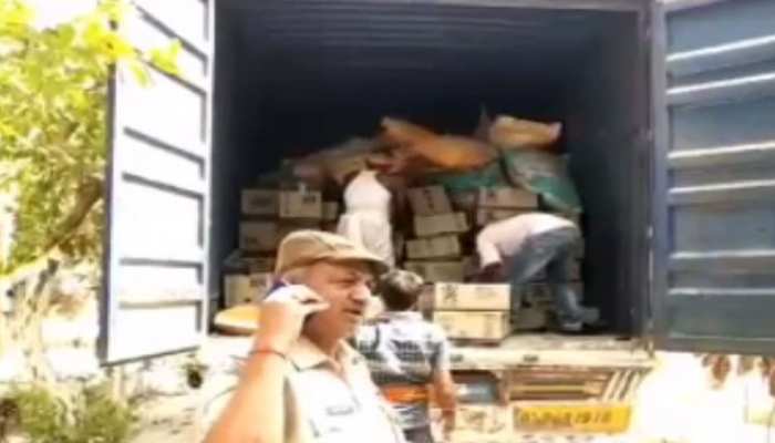 यूपी से शराब का कंटेनर बिहार पहुंचा, बेगूसराय में पुलिस ने किया जब्त यूपी से शराब का कंटेनर बिहार पहुंचा, बेगूसराय में पुलिस ने किया जब्त