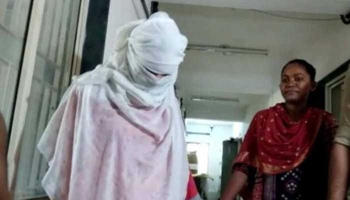 गुजरात: जलन के कारण सगे भाई और भतीजी को जहर देकर कर दी हत्या, ऐसे पकड़ी गई डेंटिस्ट गुजरात: जलन के कारण सगे भाई और भतीजी को जहर देकर कर दी हत्या, ऐसे पकड़ी गई डेंटिस्ट