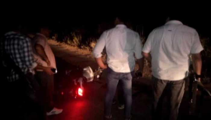 पुलिस के लिए सिरदर्द बना था एक लाख का ईनामी सोनू, मुठभेड़ में साथी के साथ गिरफ्तार पुलिस के लिए सिरदर्द बना था एक लाख का ईनामी सोनू, मुठभेड़ में साथी के साथ गिरफ्तार