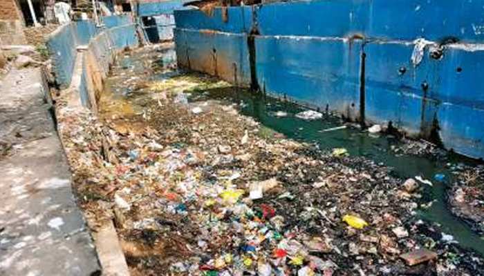 ग्वालियर में अभी तक नहीं साफ हुए कचरे से भरे नाले, कहीं बारिश में मुसीबत न बन जाए ग्वालियर में अभी तक नहीं साफ हुए कचरे से भरे नाले, कहीं बारिश में मुसीबत न बन जाए
