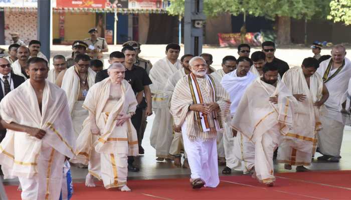 गुरुवायुर में बोले पीएम नरेंद्र मोदी- मुझे वाराणसी जितना ही प्यारा है केरल गुरुवायुर में बोले पीएम नरेंद्र मोदी- मुझे वाराणसी जितना ही प्यारा है केरल