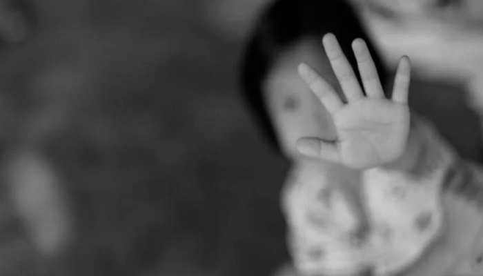 4 साल की बच्ची पर मकान मालिक की थी बुरी नजर, पड़ोसियों के चलते नाकाम हुआ दरिंदा 4 साल की बच्ची पर मकान मालिक की थी बुरी नजर, पड़ोसियों के चलते नाकाम हुआ दरिंदा