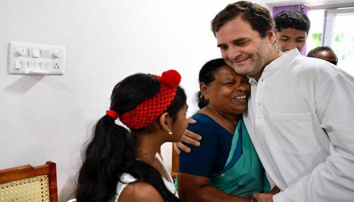 केरल में उस नर्स से मिले राहुल गांधी, जिन्होंने उन्हें जन्म के समय हाथों में लिया था केरल में उस नर्स से मिले राहुल गांधी, जिन्होंने उन्हें जन्म के समय हाथों में लिया था