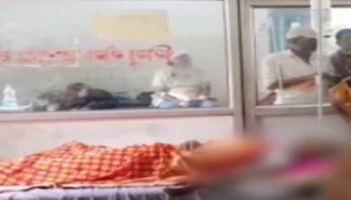 झारखंडः दरिंदगी की हद पार कर सनकी युवक ने दुष्कर्म कर महिला को जिंदा जलाया झारखंडः दरिंदगी की हद पार कर सनकी युवक ने दुष्कर्म कर महिला को जिंदा जलाया