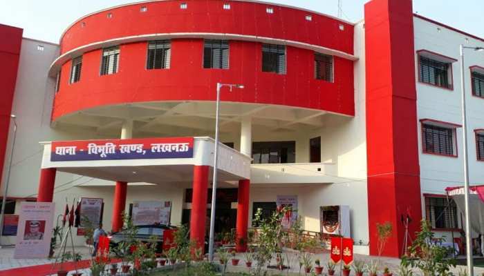 लखनऊ में बना यूपी का सबसे भव्य थाना, यहां पुलिसवालों और लोगों को मिलेंगी खास सुविधाएं लखनऊ में बना यूपी का सबसे भव्य थाना, यहां पुलिसवालों और लोगों को मिलेंगी खास सुविधाएं