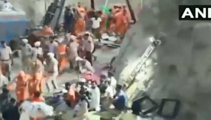 VIDEO : 150 फीट गहरे बोरवेल में फंसा रहा दो साल का बच्चा, 110 घंटे बाद बाहर निकाला गया, हुई मौत VIDEO : 150 फीट गहरे बोरवेल में फंसा रहा दो साल का बच्चा, 110 घंटे बाद बाहर निकाला गया, हुई मौत