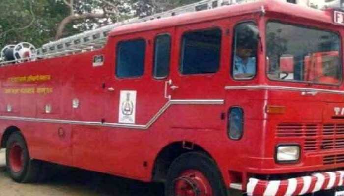 कोटा के होस्टल में लगी आग, फायर ब्रीगेड और लोगों की मदद से बच्चों को सुरक्षित निकाला कोटा के होस्टल में लगी आग, फायर ब्रीगेड और लोगों की मदद से बच्चों को सुरक्षित निकाला