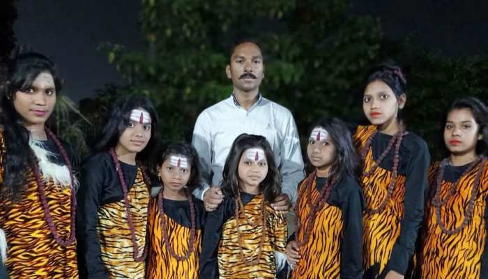 इस पुलिसवाले ने बच्चों के नाम की जिंदगी, बाल मजदूरी का दंश झेलने वाले बच्चों का बना 'भगवान' इस पुलिसवाले ने बच्चों के नाम की जिंदगी, बाल मजदूरी का दंश झेलने वाले बच्चों का बना 'भगवान'