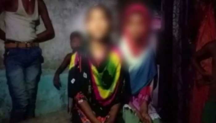 बिहार: भीड़ ने हाथ में लिया कानून, दो नाबालिग लड़की के काटे बाल बिहार: भीड़ ने हाथ में लिया कानून, दो नाबालिग लड़की के काटे बाल