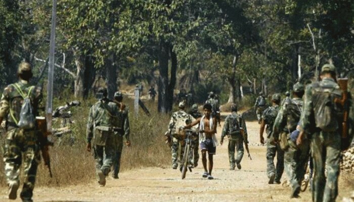 झारखंडः पुलिस की नक्सलियों से मुठभेड़, सैकड़ो राउंड फायरिंग के बाद दो नक्सली गिरफ्तार झारखंडः पुलिस की नक्सलियों से मुठभेड़, सैकड़ो राउंड फायरिंग के बाद दो नक्सली गिरफ्तार