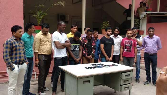 इनकम टैक्स में देते थे छूट देने का लालच, करोड़ों रुपये की ठगी करने वाले अंतरराष्ट्रीय गिरोह का पर्दाफाश इनकम टैक्स में देते थे छूट देने का लालच, करोड़ों रुपये की ठगी करने वाले अंतरराष्ट्रीय गिरोह का पर्दाफाश