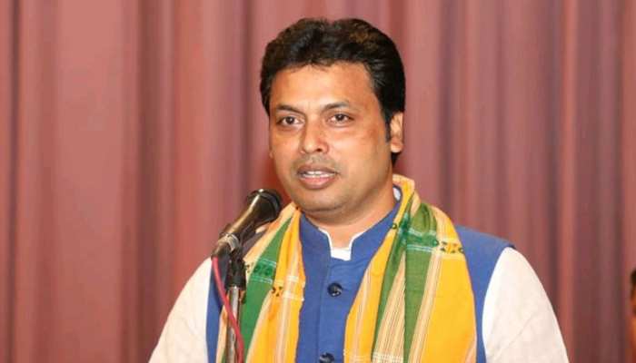 त्रिपुरा: CM बिप्लब कुमार देब के खिलाफ फेसबुक पर पोस्ट शेयर करने वाला व्यक्ति गिरफ्तार त्रिपुरा: CM बिप्लब कुमार देब के खिलाफ फेसबुक पर पोस्ट शेयर करने वाला व्यक्ति गिरफ्तार