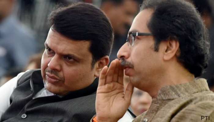 महाराष्ट्रः मंत्रिमंडल के विस्तार को लेकर फड़नवीस ने की ठाकरे से मुलाकात महाराष्ट्रः मंत्रिमंडल के विस्तार को लेकर फड़नवीस ने की ठाकरे से मुलाकात
