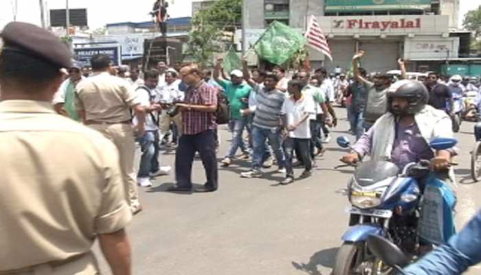 भगवान बिरसा मुंडा की मूर्ति क्षतिग्रस्त होने पर बवाल, रांची में बंद का ऐलान भगवान बिरसा मुंडा की मूर्ति क्षतिग्रस्त होने पर बवाल, रांची में बंद का ऐलान