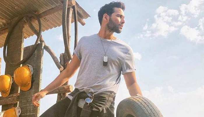 Celebrity Fitness: 'गली बॉय' फेम सिद्धांत चतुर्वेदी ने किया खुलासा, ऐसे रहते हैं फिट Celebrity Fitness: 'गली बॉय' फेम सिद्धांत चतुर्वेदी ने किया खुलासा, ऐसे रहते हैं फिट