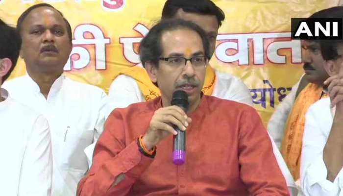बेटे के साथ उद्धव ठाकरे ने किए रामलला के दर्शन, कहा- मंदिर के लिए अध्यादेश लाए सरकार बेटे के साथ उद्धव ठाकरे ने किए रामलला के दर्शन, कहा- मंदिर के लिए अध्यादेश लाए सरकार