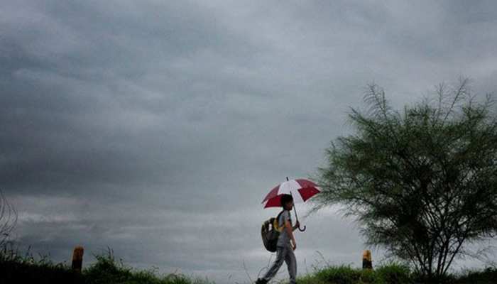चूरू: प्रचंड गर्मी से था हाल बेहाल, लगातार हो रही रिमझिम बारिश, मिली राहत चूरू: प्रचंड गर्मी से था हाल बेहाल, लगातार हो रही रिमझिम बारिश, मिली राहत