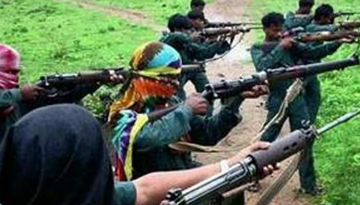 दुमका में पांच लाख रुपये के ईनामी 6 नक्सलियों ने किया आत्मसमर्पण दुमका में पांच लाख रुपये के ईनामी 6 नक्सलियों ने किया आत्मसमर्पण
