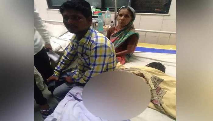 चोरी के शक में 8 साल के मासूम को जबरन तपती फर्श पर बैठाया, बुरी तरह झुलसा चोरी के शक में 8 साल के मासूम को जबरन तपती फर्श पर बैठाया, बुरी तरह झुलसा