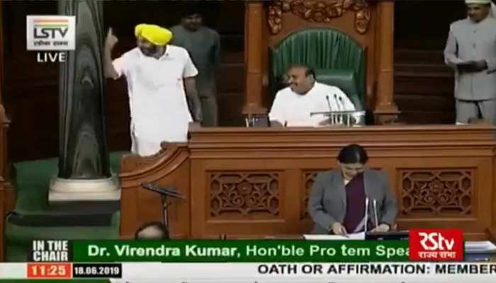 VIDEO: BJP सांसदों ने ली चुटकी, 'भगवंत मान आप अकेले बचे',जवाब मिला, 'एक ही बहुत हूं' VIDEO: BJP सांसदों ने ली चुटकी, 'भगवंत मान आप अकेले बचे',जवाब मिला, 'एक ही बहुत हूं'