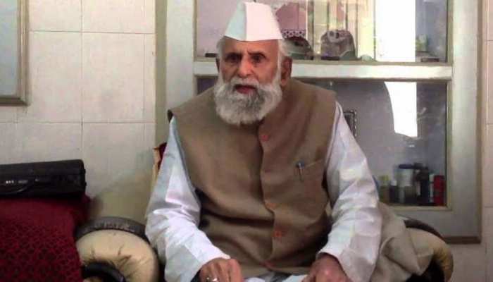 VIDEO: SP के सांसद का विवादित बयान, कहा- वंदे मातरम् इस्लाम के खिलाफ है VIDEO: SP के सांसद का विवादित बयान, कहा- वंदे मातरम् इस्लाम के खिलाफ है