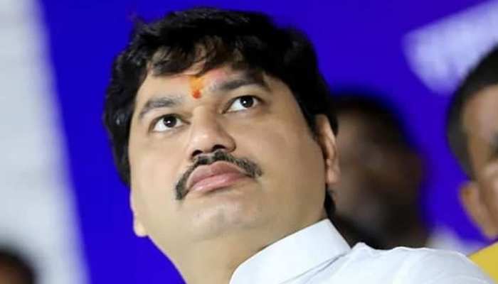 महाराष्ट्र: धनंजय मुंडे का दावा- सदन में पेश किए जाने से पहले वित्त मंत्री के ट्विटर हैंडल पर लीक हुआ बजट महाराष्ट्र: धनंजय मुंडे का दावा- सदन में पेश किए जाने से पहले वित्त मंत्री के ट्विटर हैंडल पर लीक हुआ बजट