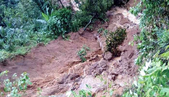 केरल में जमीन धंसने से हुआ हादसा, दो मजदूरों की मौत केरल में जमीन धंसने से हुआ हादसा, दो मजदूरों की मौत