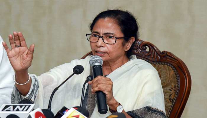 ममता बनर्जी का विवादित बयान- ‘लालची और भ्रष्ट’ हैं बागी, TMC का कचरा बटोर रही है BJP ममता बनर्जी का विवादित बयान- ‘लालची और भ्रष्ट’ हैं बागी, TMC का कचरा बटोर रही है BJP