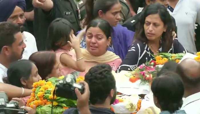 शहीद मेजर केतन शर्मा को नम आंखों से आखिरी विदाई शहीद मेजर केतन शर्मा को नम आंखों से आखिरी विदाई