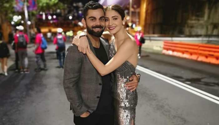 World Cup 2019: लंदन की सड़कों पर घूमते दिखे विराट-अनुष्का, इन खिलाड़ियों ने भी फैमिली संग की मस्ती World Cup 2019: लंदन की सड़कों पर घूमते दिखे विराट-अनुष्का, इन खिलाड़ियों ने भी फैमिली संग की मस्ती