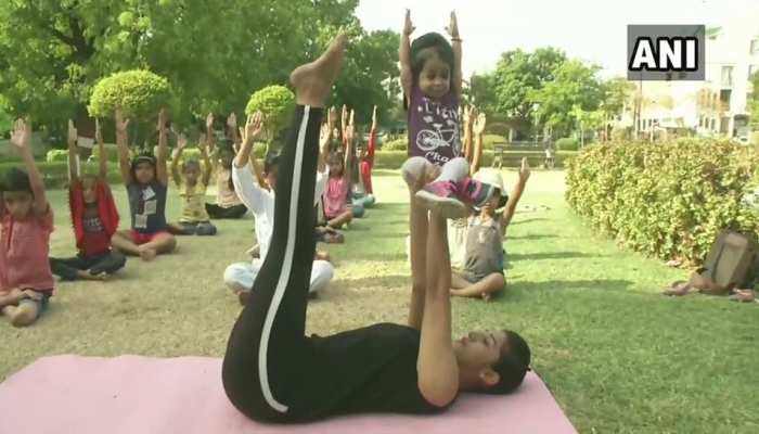 नागपुर में दुनिया की सबसे छोटी महिला ने की योगा प्रैक्टिस, देखें VIDEO