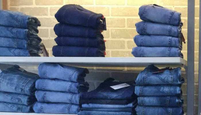 Low cost recycling process gives new life to old jeans | अब बेकार नहीं  जाएगी फटी हुई जीन्स, साइंटिस्ट ने खोजा नए कपड़े में बदलने का सस्ता तरीका |  Hindi News, बिजनेस