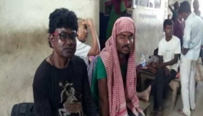 दरभंगा में जमीन विवाद में हुई थी 4 लोगों की हत्या, आरोपी सहरसा से गिरफ्तार दरभंगा में जमीन विवाद में हुई थी 4 लोगों की हत्या, आरोपी सहरसा से गिरफ्तार