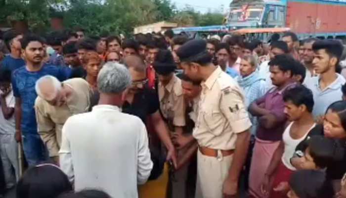 पानी की किल्लत को लेकर बेगूसराय में सड़क पर उतरे लोग, किया सड़क जाम पानी की किल्लत को लेकर बेगूसराय में सड़क पर उतरे लोग, किया सड़क जाम