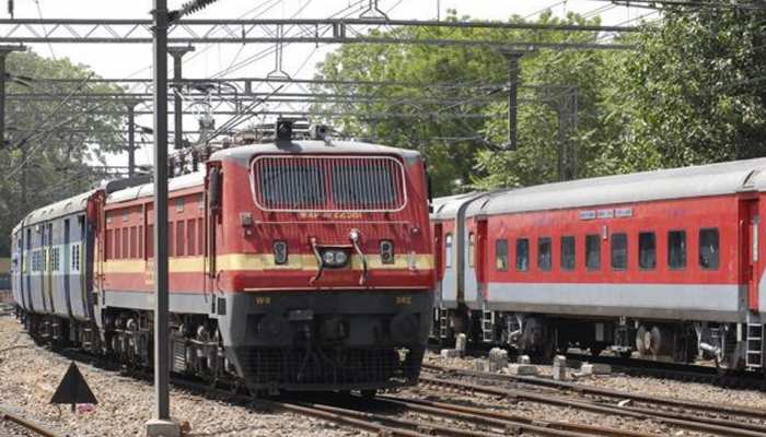 लखनऊ: कल से यात्रियों को करना पड़ सकता है मुश्किलों का सामना, 33 ट्रेनें रहेंगी रद्द लखनऊ: कल से यात्रियों को करना पड़ सकता है मुश्किलों का सामना, 33 ट्रेनें रहेंगी रद्द