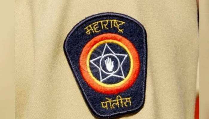 महाराष्ट्र पुलिस ने जुआ घर में मारा छापा, आठ लोग हुए गिरफ्तार महाराष्ट्र पुलिस ने जुआ घर में मारा छापा, आठ लोग हुए गिरफ्तार
