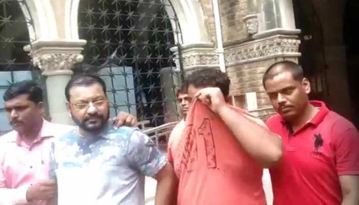 स्टेडियम से लाइव कमेंट्री...और चंद सेकंड में करोड़ों की हेराफ़ेरी? स्टेडियम से लाइव कमेंट्री...और चंद सेकंड में करोड़ों की हेराफ़ेरी?