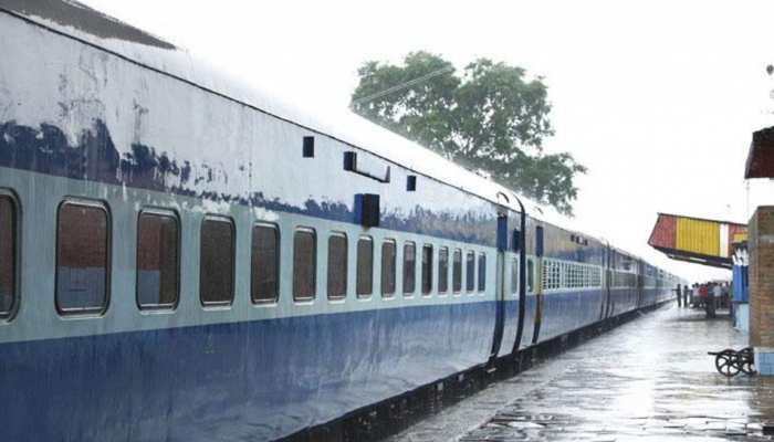 महाराष्ट्र: मानसून सत्र में भाग लेने मुंबई आ रहे दो विधायकों के सामान ट्रेन से चोरी महाराष्ट्र: मानसून सत्र में भाग लेने मुंबई आ रहे दो विधायकों के सामान ट्रेन से चोरी