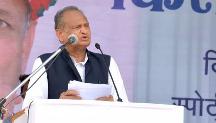 अशोक गहलोत का केंद्र सरकार पर तंज, कहा- 'बीजेपी सिर्फ अमीरों का कर्जा माफ करती है' अशोक गहलोत का केंद्र सरकार पर तंज, कहा- 'बीजेपी सिर्फ अमीरों का कर्जा माफ करती है'