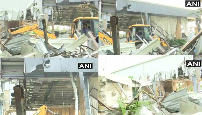 पूर्व CM चंद्रबाबू नायडू के बनवाए आवास प्रजा वेदिका पर आधी रात को चला निगम का हथौड़ा पूर्व CM चंद्रबाबू नायडू के बनवाए आवास प्रजा वेदिका पर आधी रात को चला निगम का हथौड़ा