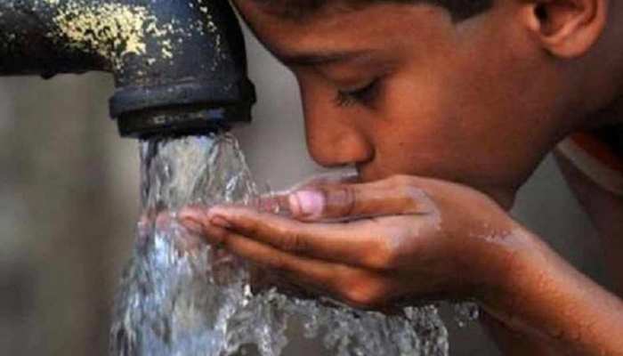 मथुरा: दूषित पानी पीने से सौ से अधिक बीमार, एक बच्ची की मौत, स्वास्थ्य विभाग में मचा हड़कंप मथुरा: दूषित पानी पीने से सौ से अधिक बीमार, एक बच्ची की मौत, स्वास्थ्य विभाग में मचा हड़कंप