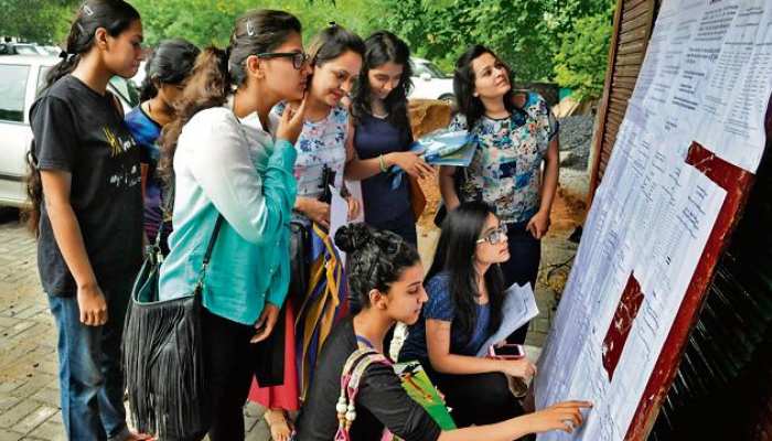 इस दिन आ सकती है दिल्ली यूनिवर्सिटी की पहली कट-ऑफ लिस्ट, घटेगी नहीं बल्कि बढ़ेगी % इस दिन आ सकती है दिल्ली यूनिवर्सिटी की पहली कट-ऑफ लिस्ट, घटेगी नहीं बल्कि बढ़ेगी %