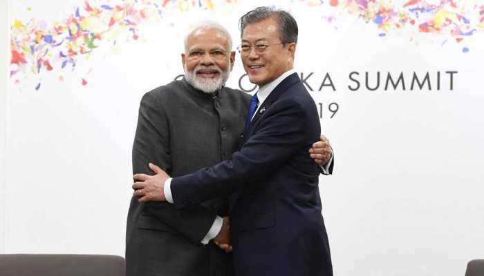 प्रधानमंत्री नरेन्द्र मोदी ने दक्षिण कोरिया के राष्ट्रपति मून जे इन से मुलाकात की प्रधानमंत्री नरेन्द्र मोदी ने दक्षिण कोरिया के राष्ट्रपति मून जे इन से मुलाकात की