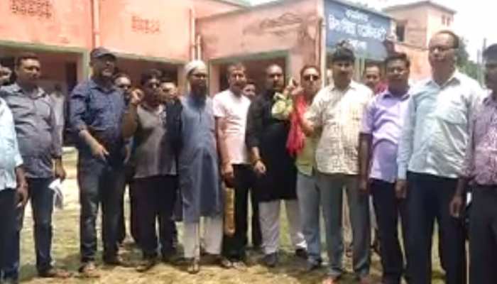 सहरसा में शिक्षकों ने किया प्रदर्शन, लंबित है तीन माह से वेतन भुगतान सहरसा में शिक्षकों ने किया प्रदर्शन, लंबित है तीन माह से वेतन भुगतान