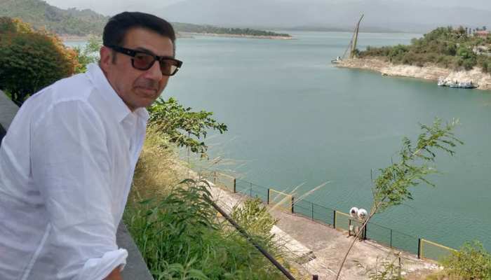 सनी देओल ने गुरदासपुर में अपना प्रतिनिधि नियुक्त किया, कांग्रेस ने कहा-ये जनता से धोखा सनी देओल ने गुरदासपुर में अपना प्रतिनिधि नियुक्त किया, कांग्रेस ने कहा-ये जनता से धोखा