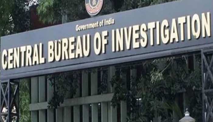 बैंकिंग फ्रॉड को लेकर CBI का स्पेशल ऑपरेशन, 50 ठिकानों पर छापेमारी बैंकिंग फ्रॉड को लेकर CBI का स्पेशल ऑपरेशन, 50 ठिकानों पर छापेमारी