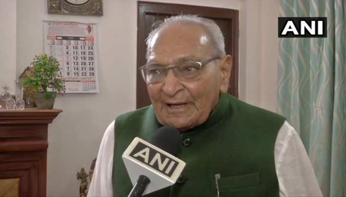 हम राहुल गांधी से एक बार फिर गुजारिश करेंगे कि वह कांग्रेस के अध्यक्ष बने रहें: मोतीलाल वोरा हम राहुल गांधी से एक बार फिर गुजारिश करेंगे कि वह कांग्रेस के अध्यक्ष बने रहें: मोतीलाल वोरा